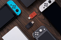 8Bitdo Kabelloser USB-Adapter 2 für Windows, Mac & Raspberry Pi - Kompatibel mit Controllern in Schwarz/Braun