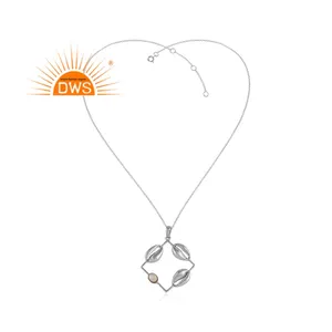 Collier pendentif design cauri fabricant de bijoux en argent fin collier en argent avec pierres précieuses en nacre Collection Vintage - Product Image 1