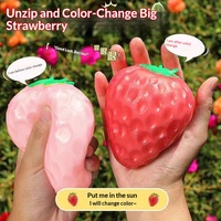 Jouet Squishy Fraise Changeant de Couleur, Doux, Simulation de Fruit, Anti-Stress, Jouet Sensoriel pour Enfants, Amusant
