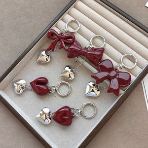 Porte-clés en métal avec pendentif cœur bordeaux 2026, accessoire nœud papillon, décoration de sac, élégant ornement en acrylique - Product Image 4