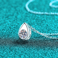 Collier pendentif goutte d'eau en argent sterling 925 plaqué rhodium avec moissanite certifiée GRA, pierre centrale taillée en goutte d'eau, sertie en canal