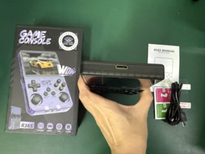 R36S HD Console Portatile Retro Mini con 64GB e 20000 Giochi, Lettore di Videogiochi Classici con Uscita <span class=keywords><strong>TV</strong></span> - Product Image 3