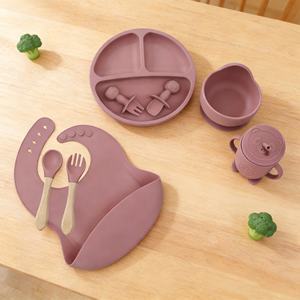 Ensemble de vaisselle pour bébé en silicone imprimé, 9 pièces, sans BPA, avec logo personnalisé, pour enfants, comprenant bol, bavoir et couverts - Product Image 4