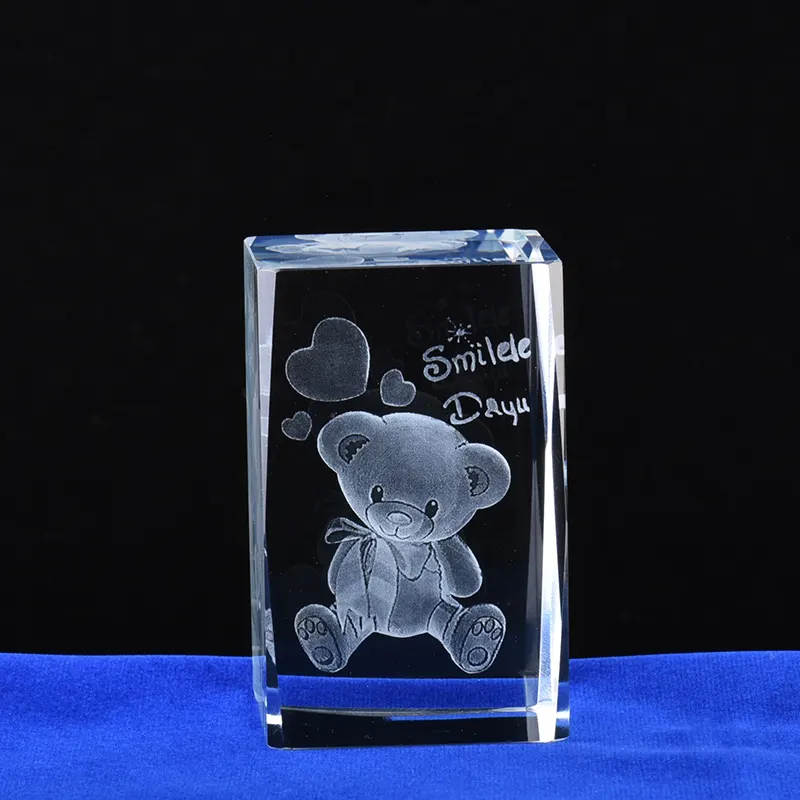 Souvenir kubus kristal bening K9, pabrik Oem baru 3d Laser ukiran beruang sebagai hadiah pernikahan kristal