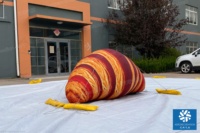 Offre Spéciale aérien Simulation gonflable personnalisée de gâteau Simulation de gâteau alimentaire gonflable Croissant géant gâteaux gonflables