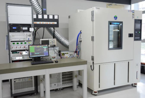 Convertisseur solaire hybride 6,2 kW 24 V entrée 230 V 50/60 Hz sortie unique pour pompe solaire, plus de 98 % d'efficacité, courant de charge max. 80 A - Product Image 2