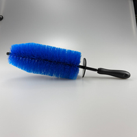 Cepillo Profesional para Ruedas DINJAKA de 42 cm con Cabezal Angulado, Cerdas Azules Resistentes, Mango Negro, Filamento de Nailon de Alta Tenacidad, Alcance Profundo