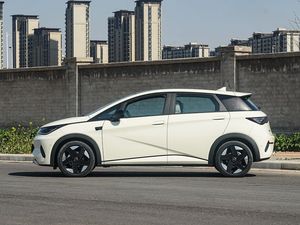 BYD Dolphin Modello 2025 Edizione Fashion 420km, Auto Elettrica Compatta con Sedili Flessibili e Confortevoli, Nuova e Usata - Product Image 3