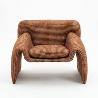 Fauteuil d'appoint design en tissu texturé, fauteuil simple avec accoudoirs intégrés courbes, fauteuil de salon moderne pour la détente