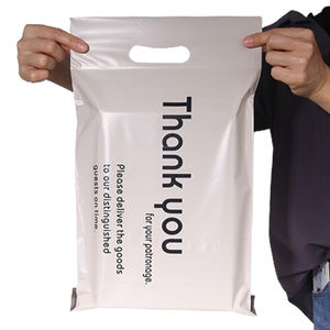 Bolsas de correo personalizadas Poly Nude con asa con logotipo Bolsa de correo de plástico desnudo Sobres Bolsa de polietileno con mensaje de agradecimiento - Product Image 1
