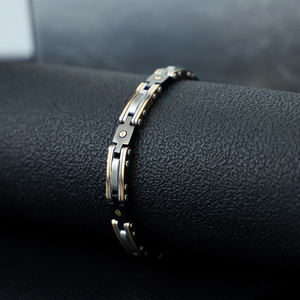 Bracciale da Uomo <span class=keywords><strong>di</strong></span> Nuovo Design in Acciaio Inossidabile 316 Premium con Finitura Lucida Regolabile, Gioiello e Accessorio da Polso in <span class=keywords><strong>Combinazione</strong></span> <span class=keywords><strong>di</strong></span> Stile Casual - Product Image 3