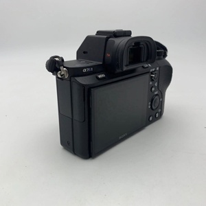 Appareil photo numérique Sony A7S <span class=keywords><strong>II</strong></span> 4K vidéo plein format d'occasion pour mariages/événements - Product Image 2