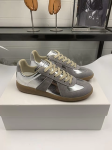 2026 Baskets de luxe de créateur de qualité supérieure en cuir véritable pour femme, décontractées, rétro, classiques, pour la marche, tendance et à la mode, plates - Product Image 1