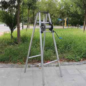 Treuil manuel à pompe sur trépied de 185 cm avec engrenage agrandi et câble métallique pour puits profonds - Product Image 6