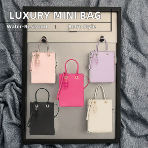 Sac à bandoulière de luxe vintage de haute qualité avec pendentif mini-ours, fleurs et perles, en nylon imperméable, pour femme, cadeau idéal - Product Image 2