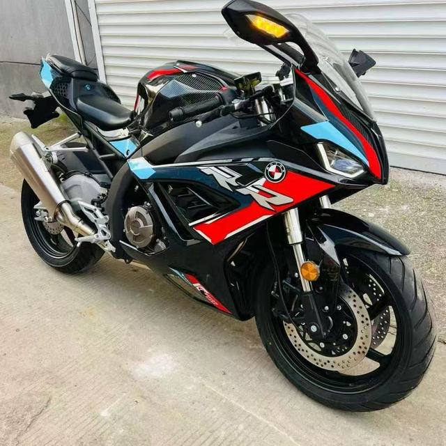 CHM S450 Fuel-Powered Motorcycle with Sleek Design and Twin-Cylinder Water Cooling