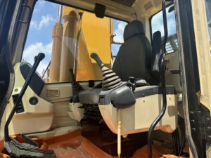 Excavatrice sur chenilles Caterpillar CAT320B d'occasion, 20 tonnes, modèle 2024, origine Japon, vente de composants moteur essentiels - Product Image 6