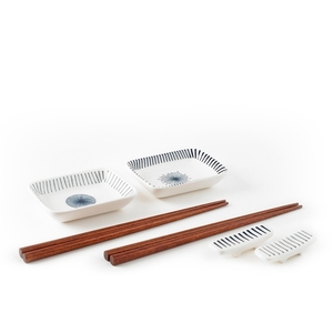 Ensemble de sushi Tsubaki, 8 pièces, assiettes de service en porcelaine décorées, repose-baguettes - Product Image 1