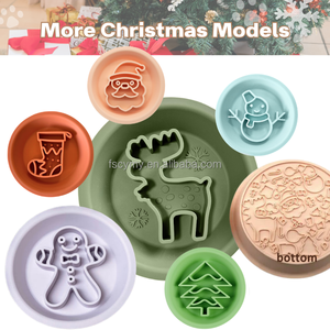 Cão bonito Alimentador Lento Xmas Tree <span class=keywords><strong>20cm</strong></span> Silicone <span class=keywords><strong>Pet</strong></span> Lick Mat Enriquecimento <span class=keywords><strong>Bowl</strong></span> para o Presente - Product Image 3