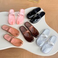 Nouvelles tendances transfrontalières en ligne : Chaussures à bout fendu ornées de cristaux, Tongs ferme-pieds, Mules à brides, Sandales en PVC effet gelée à bout fermé et à bout fendu