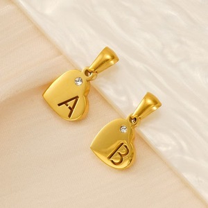 Ciondolo a Cuore con Diamanti in Acciaio Inossidabile Stile Ins, Accessori con Lettere in Acciaio al Titanio a Forma di Cuore - Product Image 4