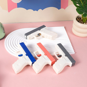 Pistola de agua manual de fuego continuo de plástico, juguete de verano para niños para la playa. - Product Image 3