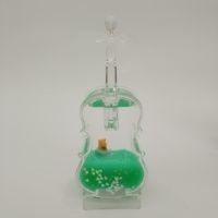 Support à stylos en acrylique style violoncelle exquis, avec liquide et paillettes flottantes, figurine adorable à l'intérieur, attrayant l'attention