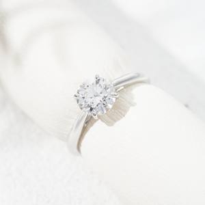 Bague Solitaire en Or Blanc 10K avec Diamant de Laboratoire Rond 1ct DEF VS, Sertie 4 Griffes - Product Image 2