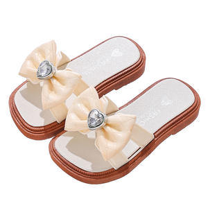 Pantoufles pour enfants été enfant filles pantoufles d'extérieur avec nœud PVC antidérapant bout ouvert semelle plate pantoufles filles chaussures de plage - Product Image 1