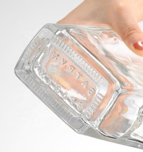 Bouteilles carrées en verre transparent pour vin et whisky de 500 ml/700 ml/750 ml avec bouchon en liège et surface givrée personnalisée - Product Image 5