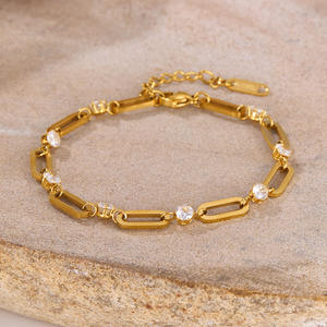 Nouveau bracelet large à fermoir croix géométrique en acier inoxydable plaqué or 18 carats, ajustable, tendance, bijoux à la mode pour femmes - Product Image 3