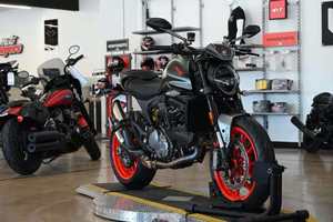 Moto sportive nue 937cc <span class=keywords><strong>2022</strong></span>, cadre léger, aides au conducteur avancées - Product Image 3