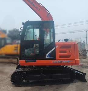 โรงงานจำหน่ายรถขุดตีนตะขาบกำลังสูง 7.5 ตัน รุ่น CDM6075 เครื่องจักรขุดดินขนาดกะทัดรัดที่เชื่อถือได้ - Product Image 6