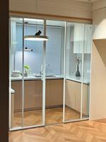 Porte coulissante en aluminium minimaliste à cadre fin sur mesure, verre épais insonorisé pour salon, jardin, balcon