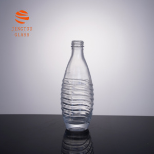 Botellas de Vidrio Ondulado Personalizadas al por Mayor de 500 ml, 700 ml y 750 ml para Ron, Vodka y Ginebra de Marca con Corcho - Product Image 5