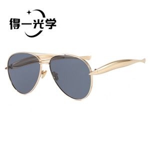 Gafas de sol de aviador con montura metálica y protección UV400 para mujer, para conducir al aire libre y ciclismo - Product Image 1
