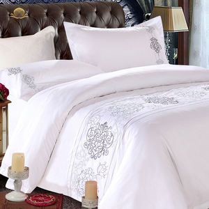 Juego de Cama CozyLux Tamaño Matrimonial/Queen con Sábana Plana, Funda de Edredón y Funda de Almohada de Algodón, Ropa de Cama para Toda Temporada al por Mayor para Hotel en Algodón Blanco - Product Image 1