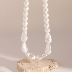 Collier de perles blanches baroques de forme irrégulière pour femme, à porter au quotidien, fermoir en or 18 carats - Product Image 4