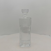 Bouteille de vin en verre carrée à rayures verticales bicolores de 500 ml, adaptée au gin, à la vodka, au whisky, logo personnalisable disponible