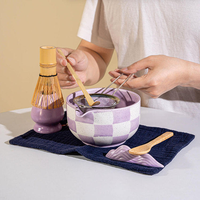 Ensemble de thé matcha en céramique personnalisable de 4, 5, 7 ou 8 pièces avec bol à bec verseur, support en bambou pour chasen, tamis, cuillère et boîte cadeau pour la vente en gros