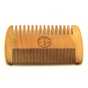 <span class=keywords><strong>Kit</strong></span> de toilettage de <span class=keywords><strong>barbe</strong></span> personnalisé avec logo : ciseaux de barbier, <span class=keywords><strong>brosse</strong></span> à <span class=keywords><strong>barbe</strong></span>, peigne en bois - Product Image 4