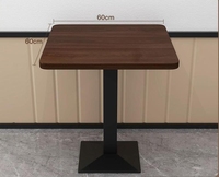 Ensemble de table et de chaises de salle à manger carrées en bois modernes pour utilisation dans les cafés de restauration rapide, 2 places