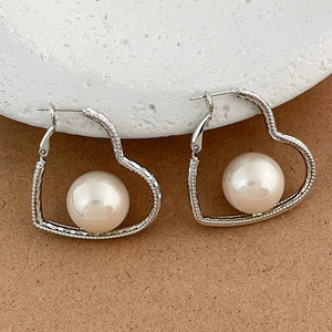 Nouvelles boucles d'oreilles pendantes tendance en forme de fleur pour femmes coréennes, plaquées or 14 carats, en alliage de zinc, imitation perle, cadeau de bijoux - Product Image 3