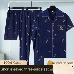 Fornitore di pigiami Casual da <span class=keywords><strong>uomo</strong></span> in tre pezzi 100% <span class=keywords><strong>cotone</strong></span> traspirante Set primavera estate <span class=keywords><strong>pantaloni</strong></span> a maniche corte sottili pantaloncini da casa vestiti di filato - Product Image 3