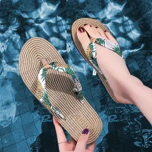2022 дешевые уличные женские сандалии на платформе оптом Тапочки с цветочным принтом пляжные дорожные женские шлепанцы с леопардовым принтом