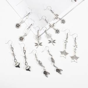 ต่างหูห้อยสไตล์โบฮีเมียนวินเทจสีเงิน ดีไซน์ลายกุหลาบและแมลงปอแบบโปร่ง เครื่องประดับแฟชั่นปี 2023 - Product Image 3