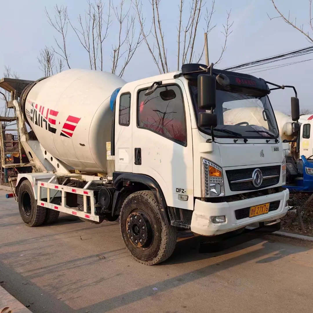 เครื่องยนต์มาตรฐาน Dongfeng National VI 21 ปี 180 HP กระปุกเกียร์เร็วสภาพดีและมีขั้นตอนการทํางานที่สมบูรณ์