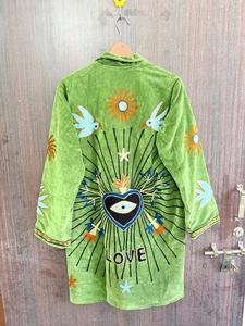 Veste en velours vert brodée avec un motif cœur et un texte d'amour, manches longues, col rabattu, style bohème printemps, mode féminine - Product Image 3