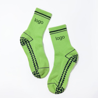 Nouvelles Chaussettes de Pilates Vertes Série 2026 Personnalisées à Volants Couleur Contrastante, Chaussettes de Sport Antidérapantes Brodéées avec Grip Personnalisé pour Femmes