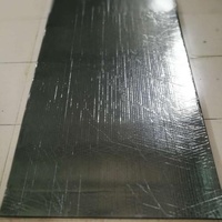 Couverture isolante en mousse NBR PVC autocollante Faible conductivité thermique Feuille de mousse de caoutchouc élastomère avec colle et feuille d'aluminium